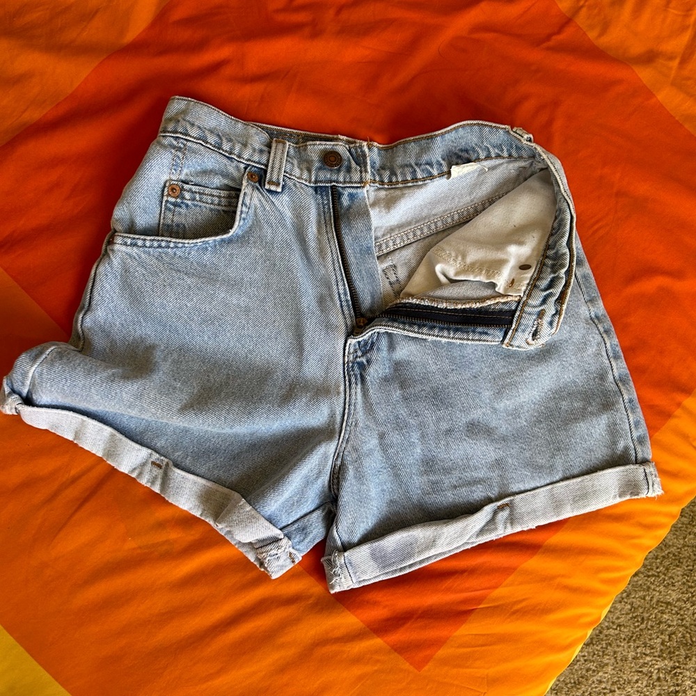 Classics high waisted Levi’s shorts